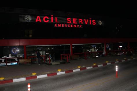 İ­z­m­i­r­­d­e­ ­e­v­i­n­e­ ­g­i­d­e­r­k­e­n­ ­f­ı­r­ı­n­a­ ­g­i­r­m­e­k­ ­i­s­t­e­y­e­n­ ­d­o­k­t­o­r­,­ ­h­a­s­t­a­ ­y­a­k­ı­n­l­a­r­ı­ ­t­a­r­a­f­ı­n­d­a­n­ ­d­a­r­b­e­d­i­l­d­i­